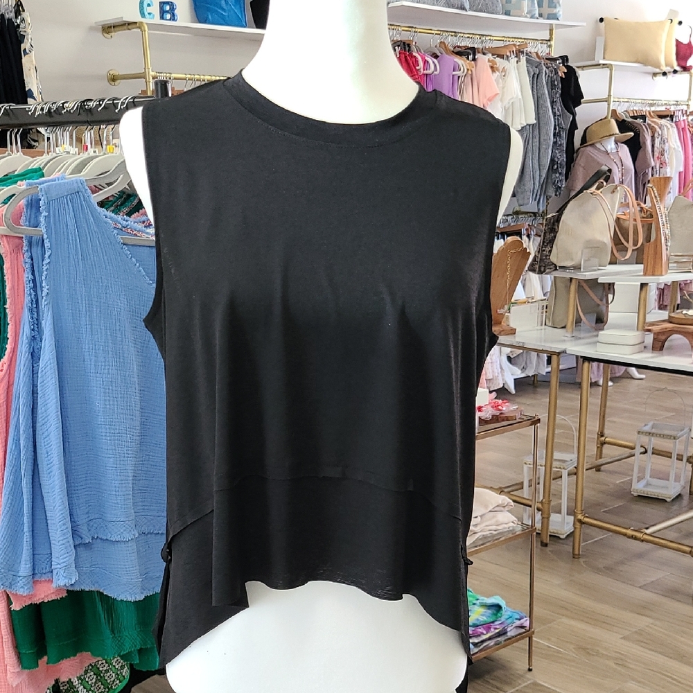 Zenana Outfitters Black Sleeveless Layered Crop Tank Top